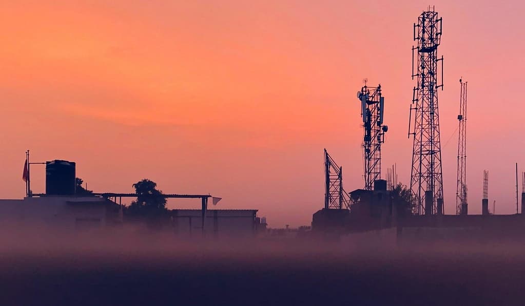 artificial intelligence (AI) in oil and gas industry - oil field sunset -header image